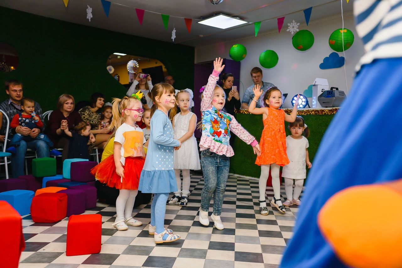 10 Best Disco Party Ideas & List Of Games For Kids - Silent Cinema Hire  London, UK
